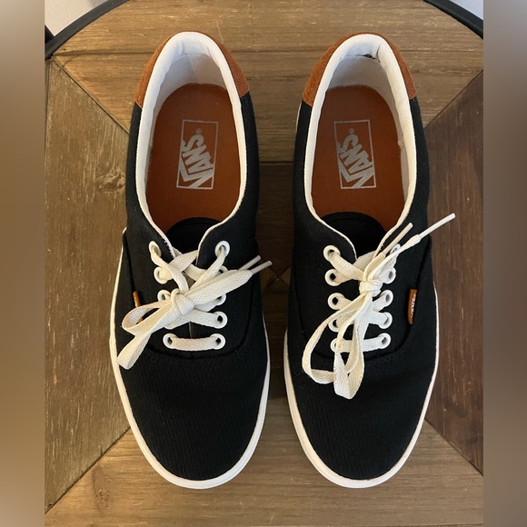 Vans Off The Wall Sneakers - Picture 2 of 8